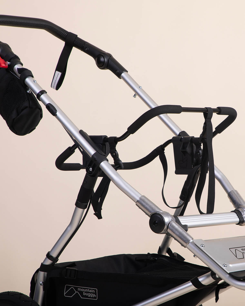 mountain-buggy-urban-jungle-buggy-Universal-car-seat-adaptors-v4-on-buggy.webp
