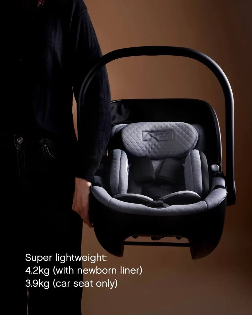 mountain-buggy-nest-car-seat-capsule-without-base-parent-carrying-handle-front-view.webp